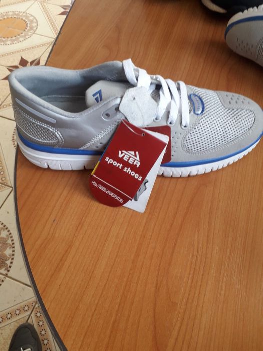 Adidași VEER de vânzare