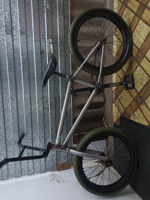 BMX.            .