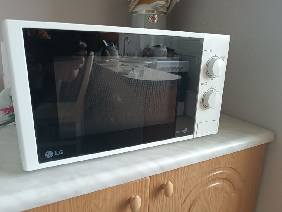 Микроволновка LG MS2023D.