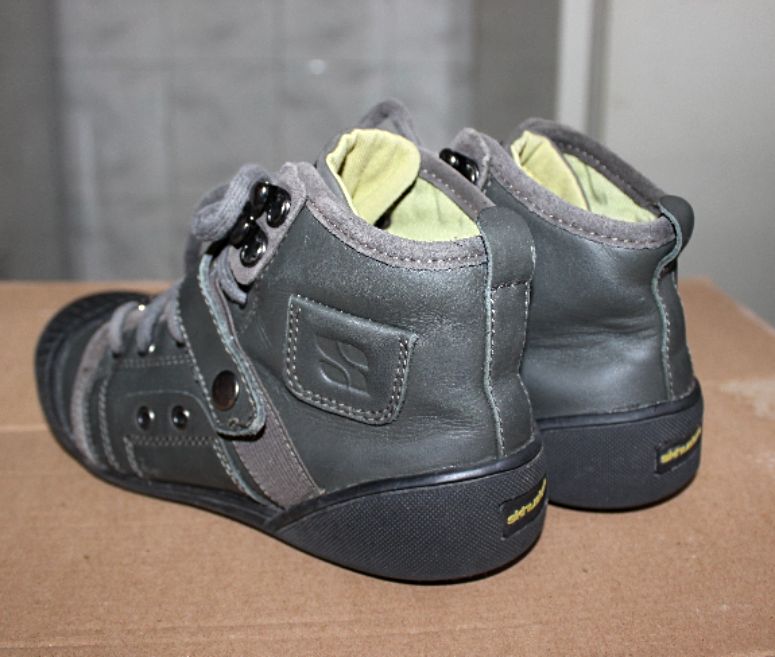 Спортивные ботинки для мальчика размер 32