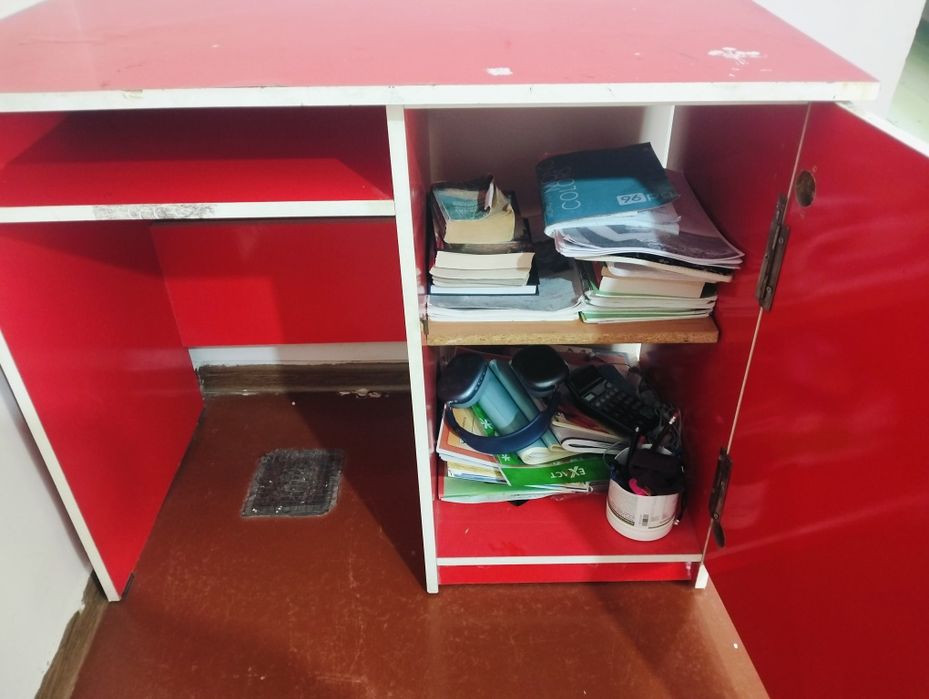 Детский стол в хорошем состоянии