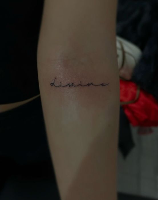 Tatuez – scrisuri & linii fine