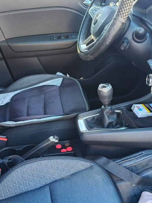 Продавам Рено Каптюр 2022 г