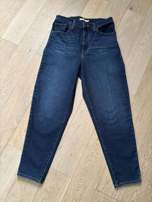 Levi’s blugi , model  High Waisted Mom Jean