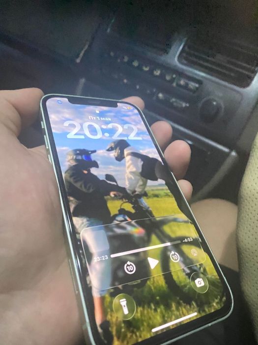 Продам айфон 12 память 64гб