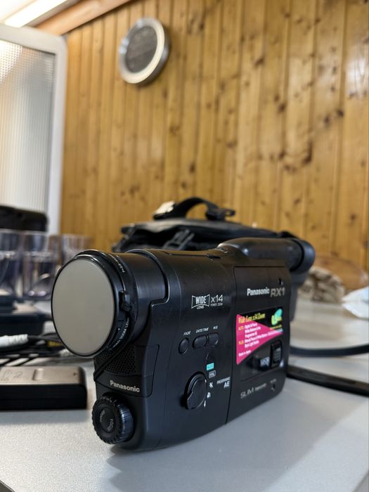 Cameră Video Vintage Panasonic RX1 Slim Palmcorder VHS-C - Impecabilă