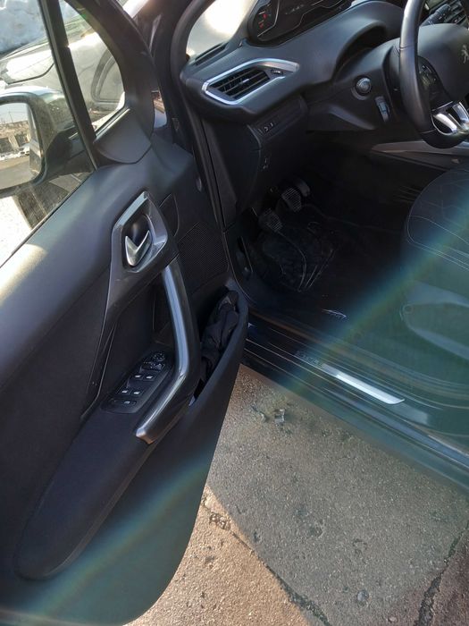 Peugeot 2008 .2017 . 1,2 Benzina E6