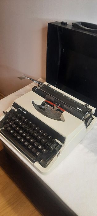 Mașină de scris portabilă Adler Tippa