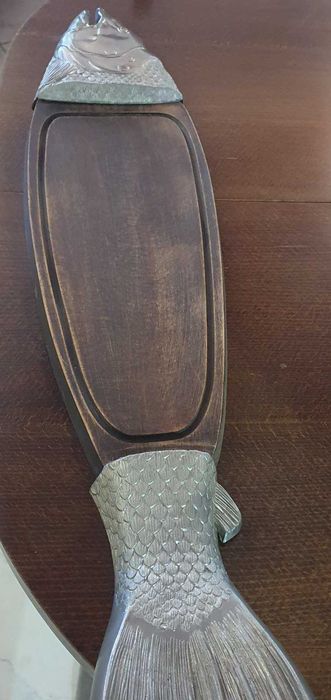 Голямо  дървено плато риба