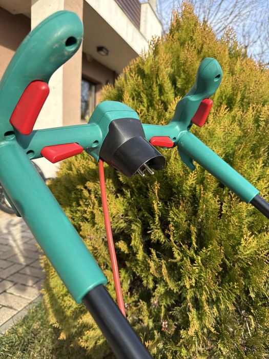 Masina de tuns iarba Bosh ARM3400