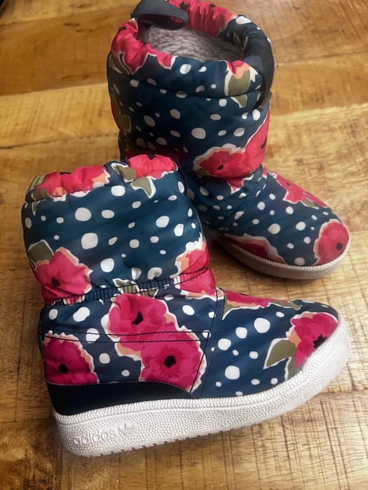 Адидас апрески ботушки за момиче