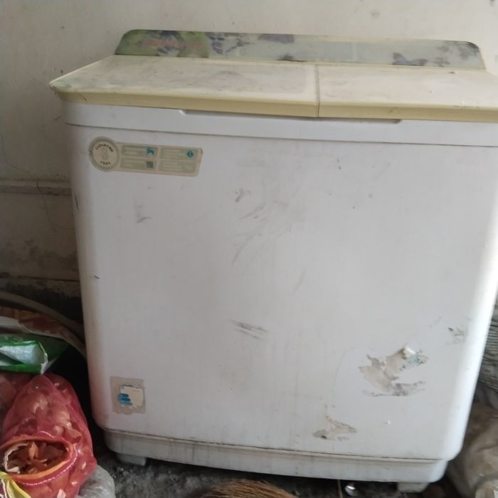 Kir mashinkasi sotiladi