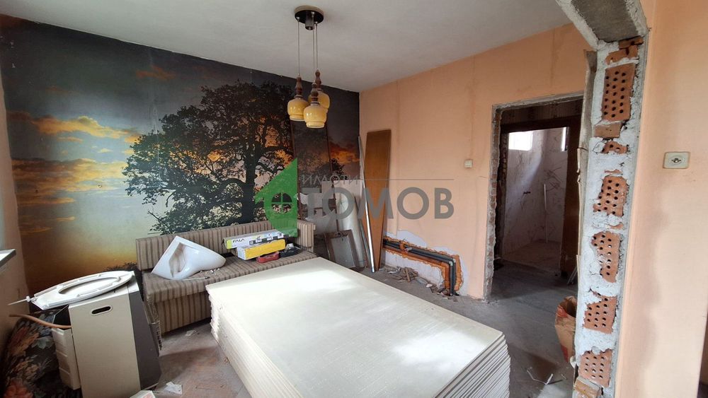 Къща на два етажа с гараж в Центъра на Стара Загора