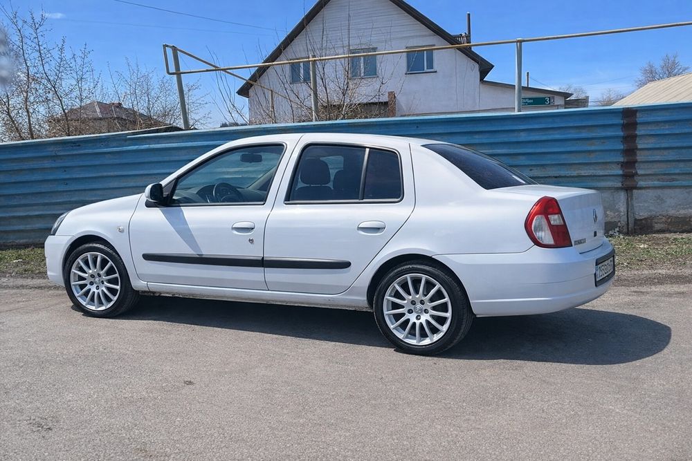 Автомобиль РЕНО Клио