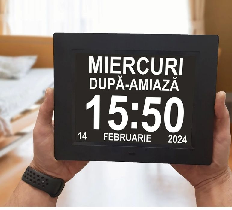 Ceas calendar digital în limba română, pentru vârstnici, bolnavi demență, Alzheimer, cu alarme, vizibil noaptea