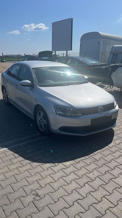 Dezmembram Volkswagen Jetta 1.6 diesel din 2012