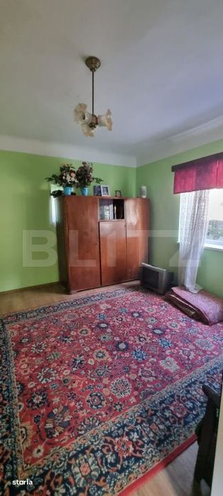Casa cu 3 camere, anexe, curte si gradina