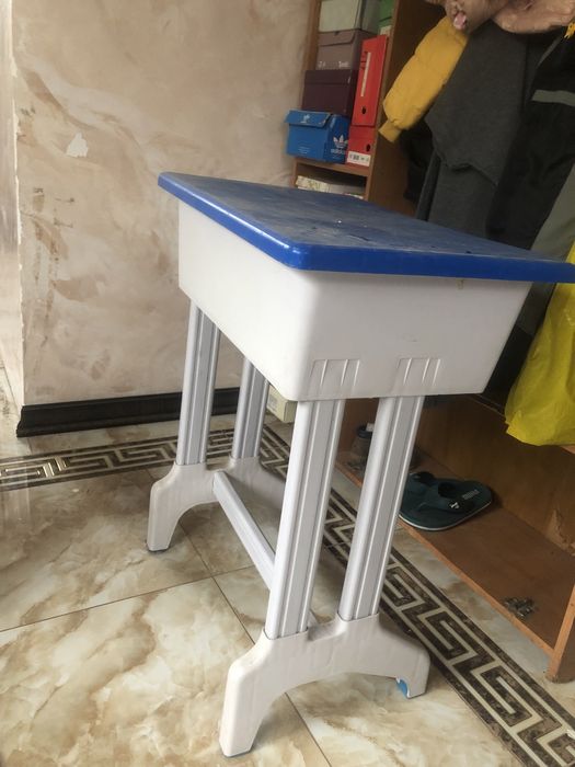 пластиковый детский столик