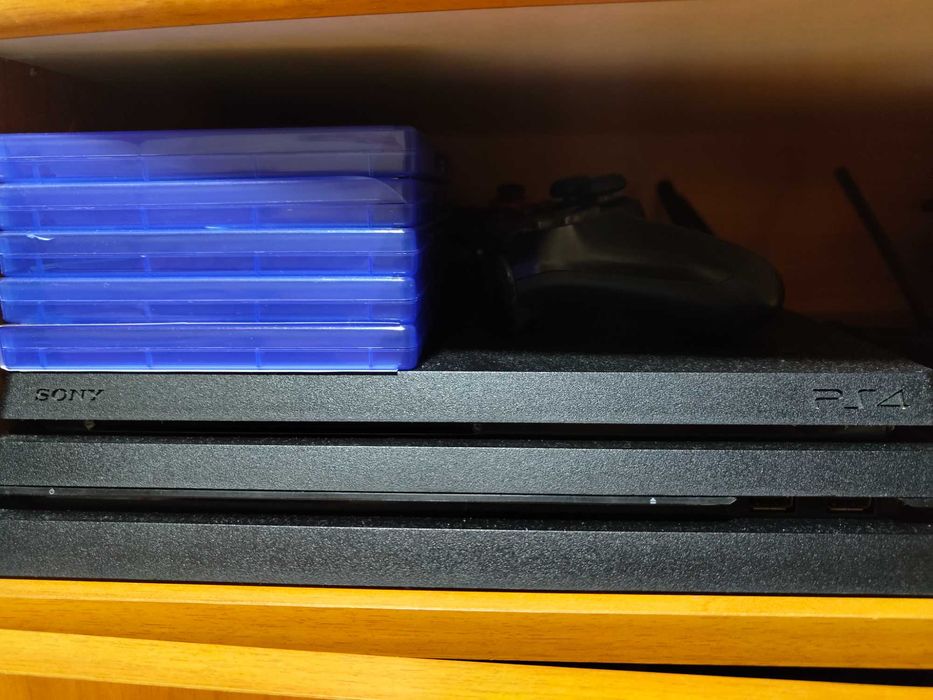 !!OFERTA!!Vând PS4 PRO + FC 26 + 4 jocuri