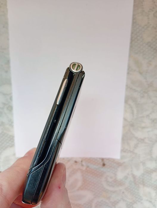 Motorola  V3 + accesorii ( decodat)