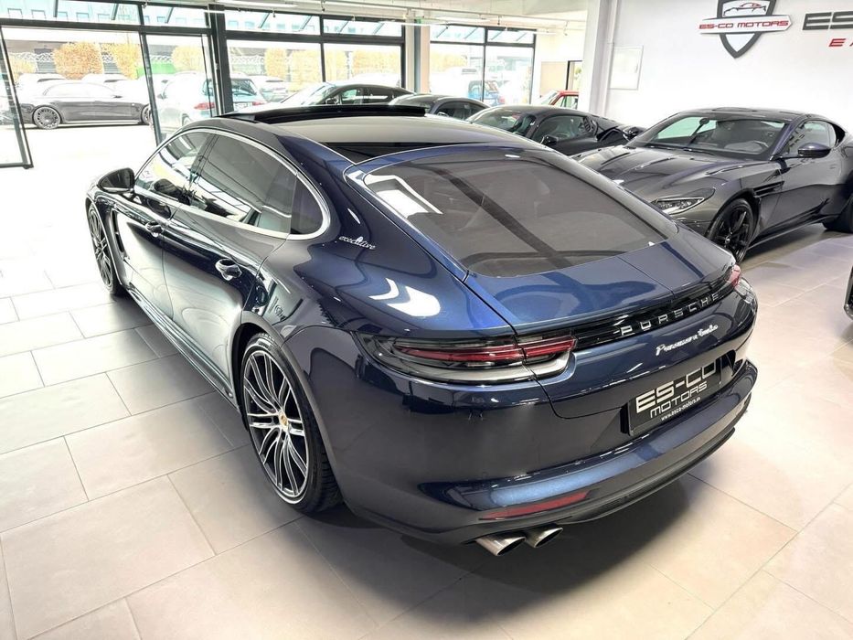 Porsche Panamera Turbo Executive ( Long ) / V8 Bi-turbo