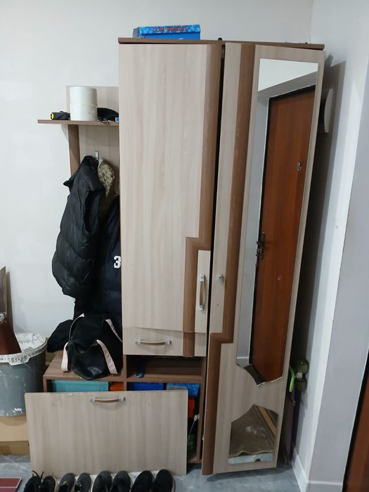 Продам шкаф в прихожую