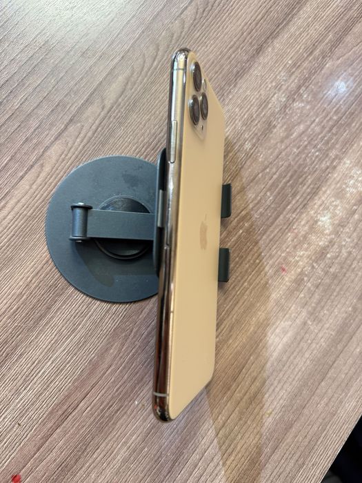 Продам Iphone 11 pro max