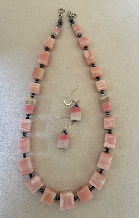Set colier si cercei cu opal roz - cuburi taiate si slefuite manual