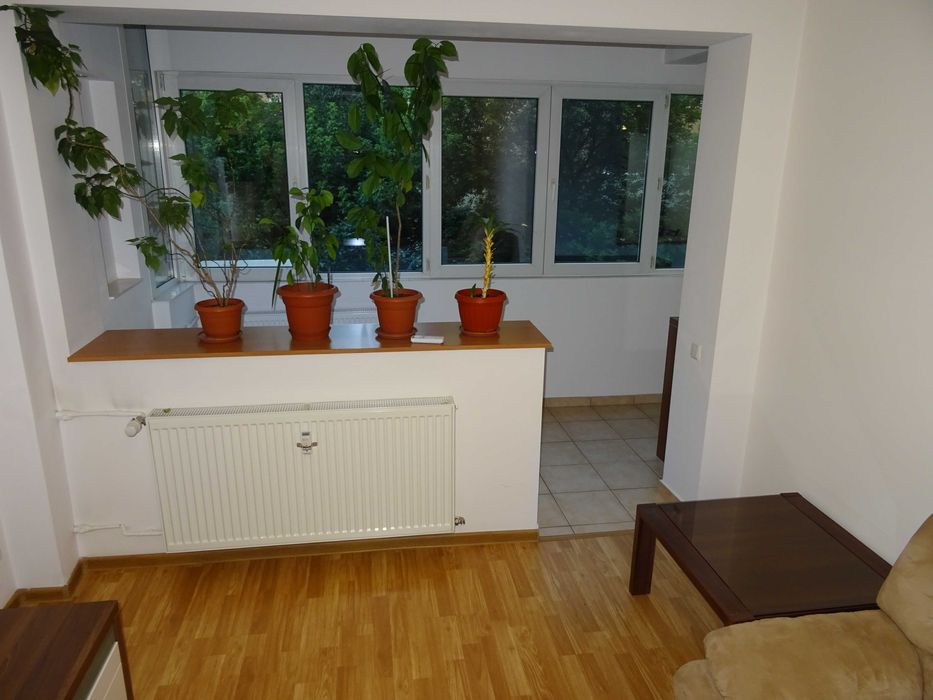 Apartament 2 camere renovat logie mare 2 minute metrou si piata Gorjului