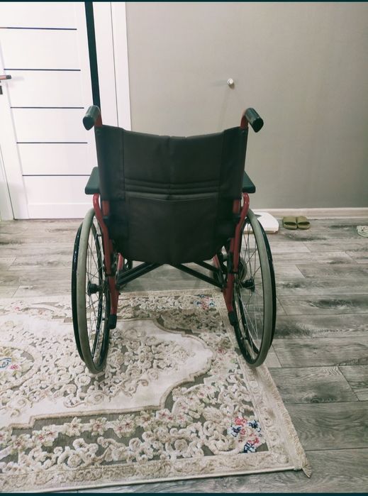 Продам инвалидную коляску