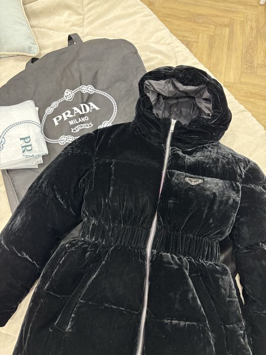 Продам куртку для девочек