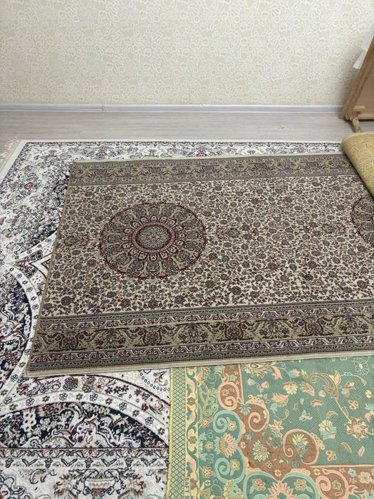 продаю ковёр в хорошом сост