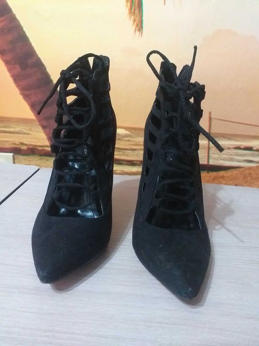 Черни     обувки