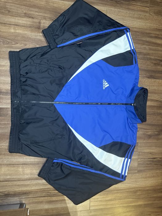 ADIDAS 90s retro windbreaker for men in blue and black colour.