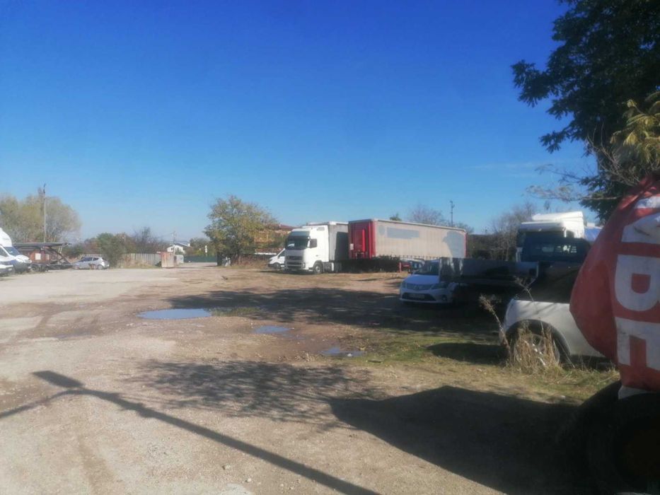 Паркомясто за строителна техника и камиони