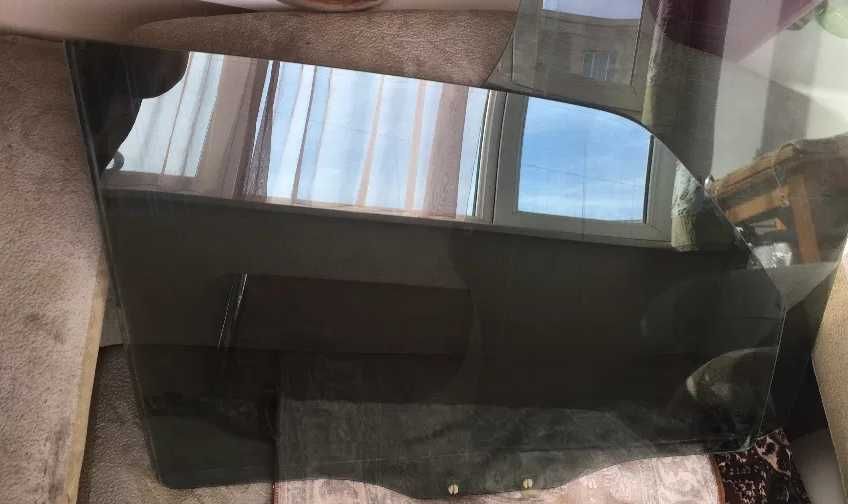 Стекло на Mitsubishi Pajero 3 - на переднюю (пассажирскую) дверь