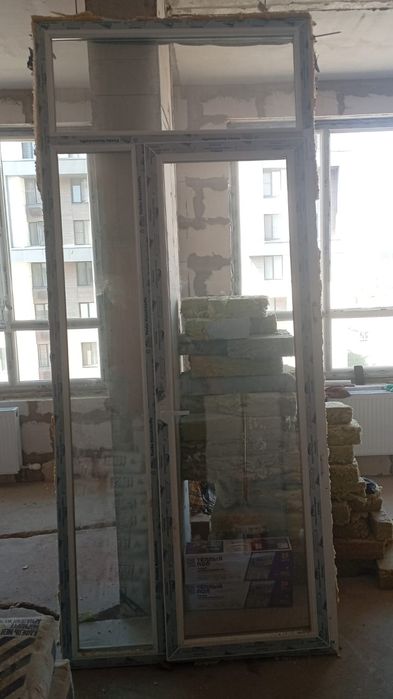 Дверной блок из ПВХ(металлопластик)