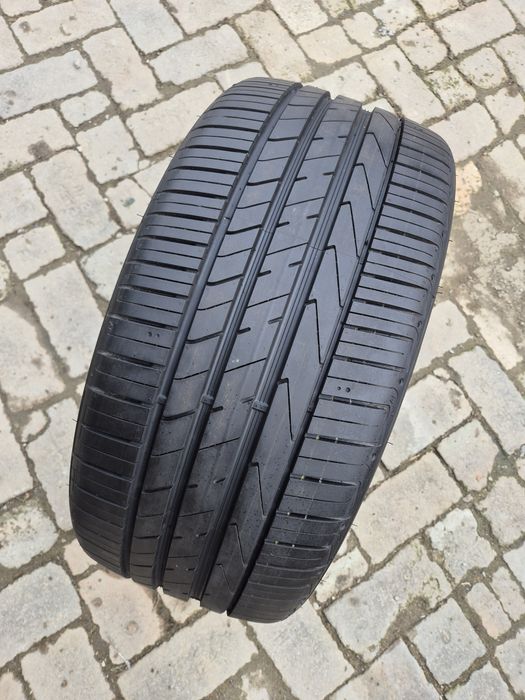O bucată 255/40 R20 vară - una Michelin Hankook