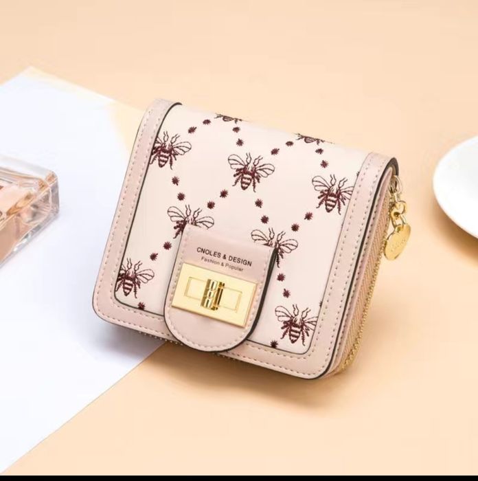 В наличии кошелёк