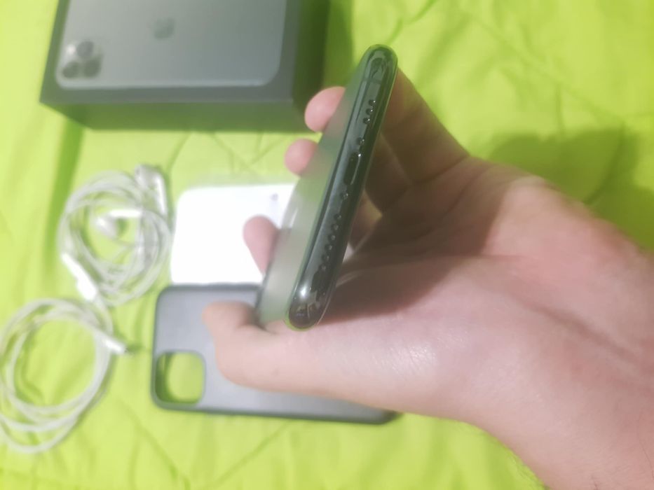 Vand iphone 11 pro ca nou 256gb