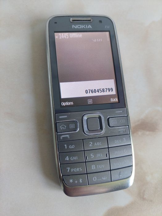 [E52] Vând Nokia E52 Silver [fără probleme] [NEcodat] //poze reale