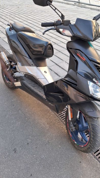 Скутер Aprilia SR