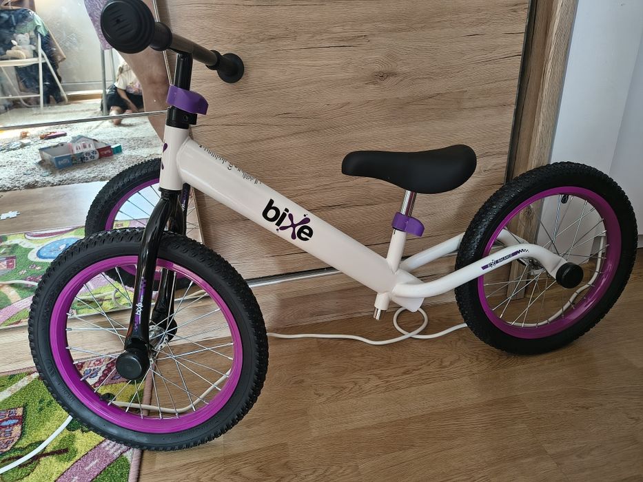Bicicleta  Bixe fara pedale 5 - 9 ani