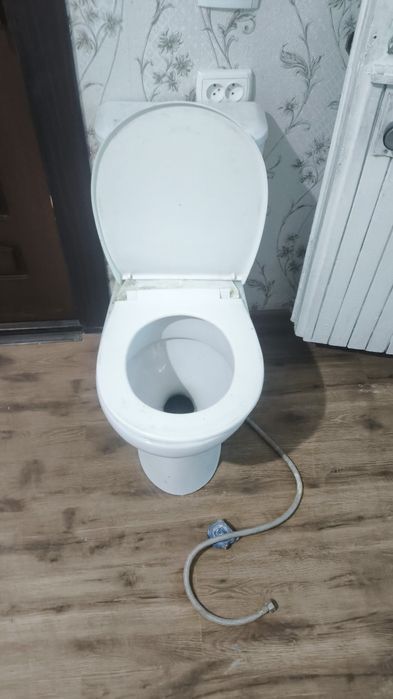 Unitaz bu.  Бу унитаз .