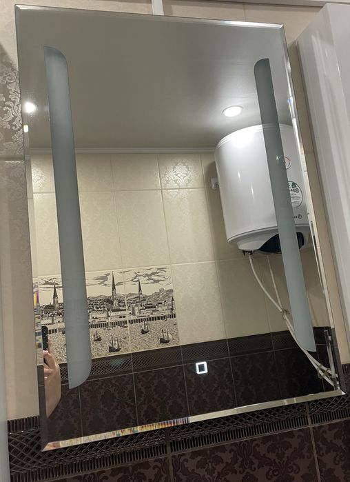 Огледало за баня с LED осветление (50x70cm)