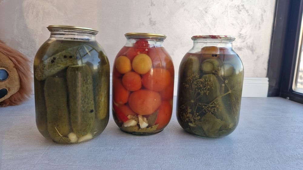 Огурцы и помидоры соленые
