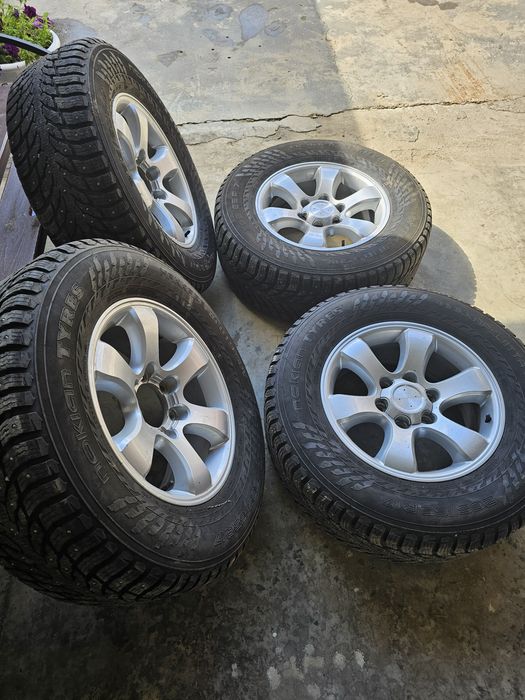 Продам шины с дисками в сборе nokian hakapellita 9