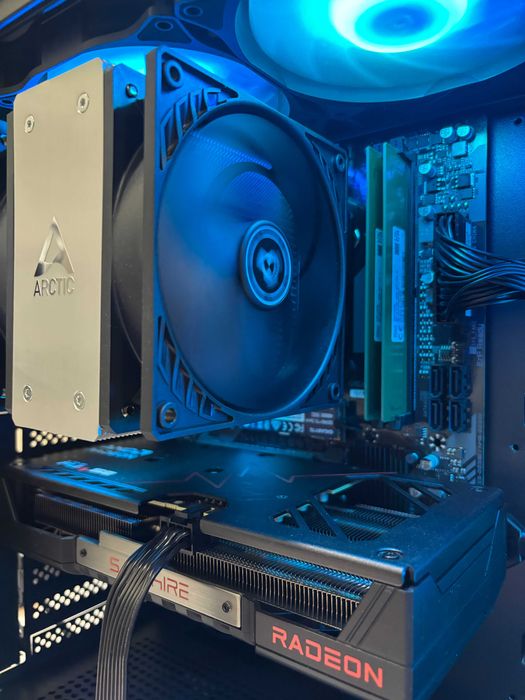 Геймърски компютър AMD Ryzen 7 8700F, RX 9060 XT 16GB, 16GB ram