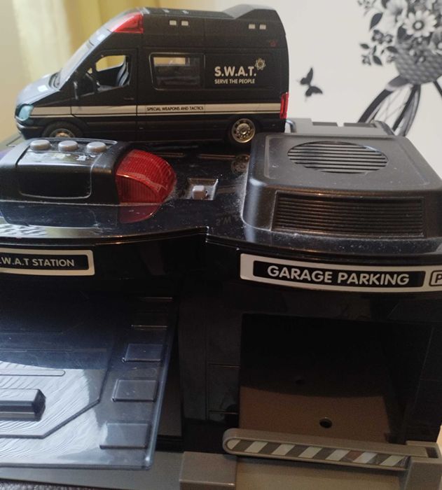 Полицейска станция с бус