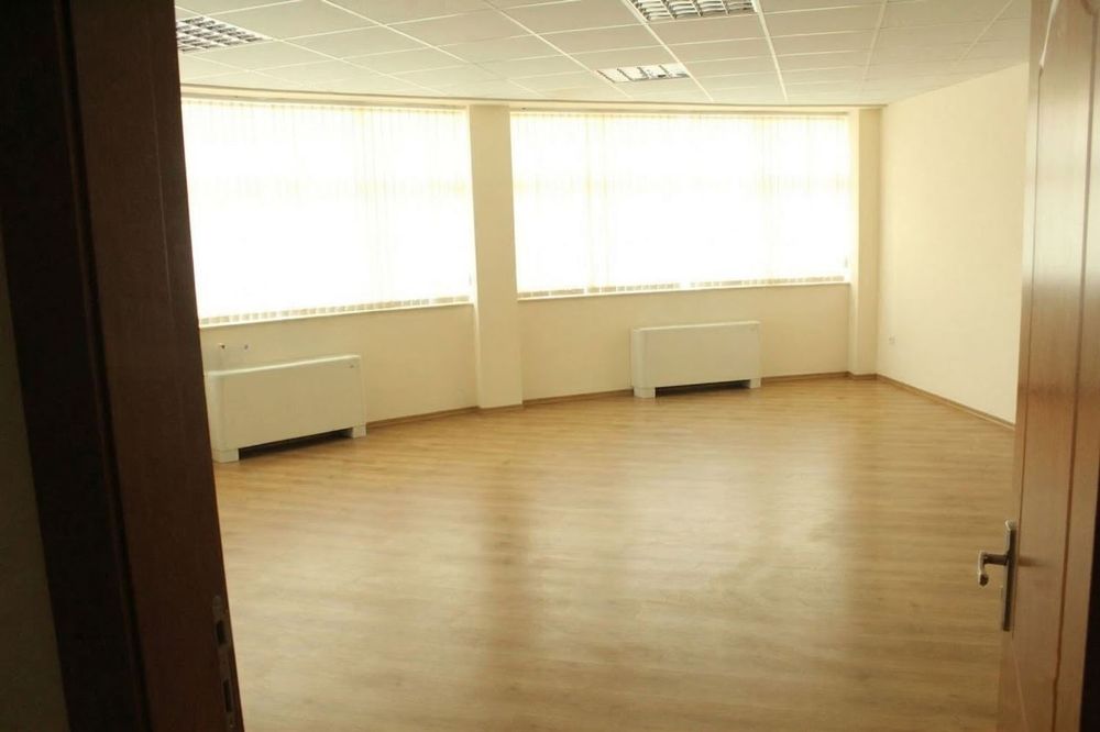 Цял офис етаж в Гара Искър – светъл, гъвкаво разпределение, близо до